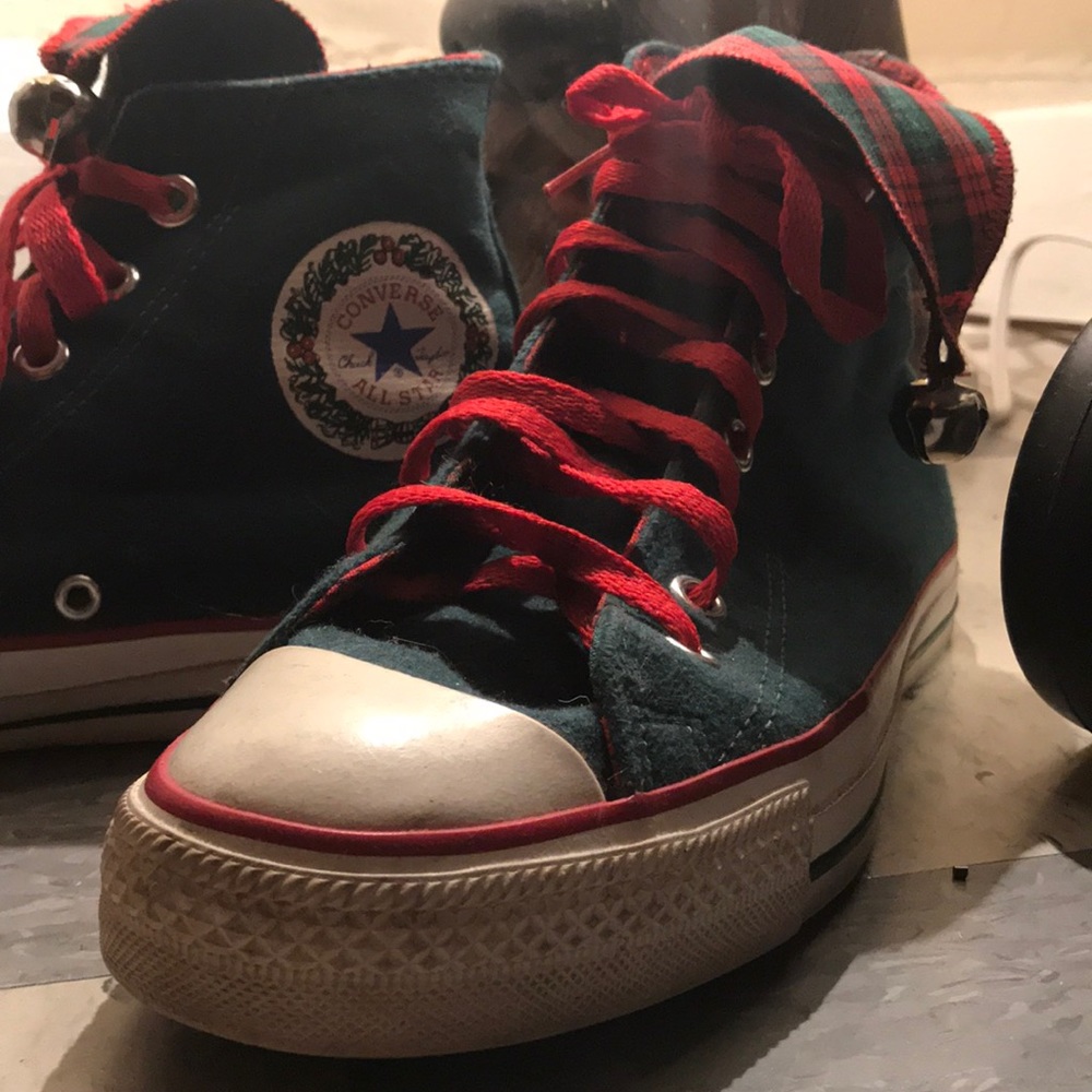 Holiday Converse high tops green and red w/ bells!
